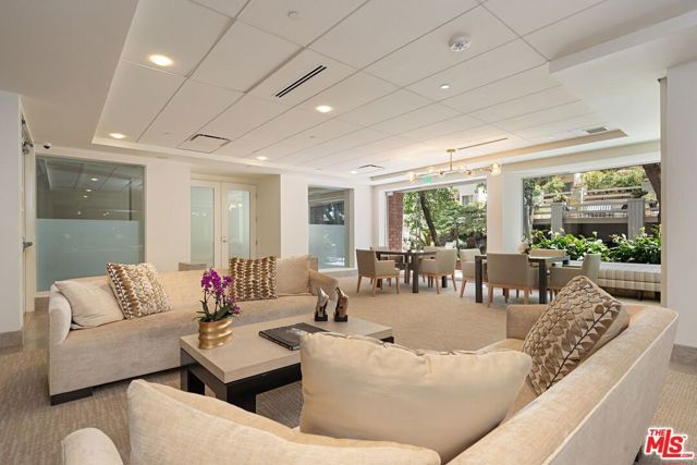 1440 VETERAN Avenue 404, Los Angeles, CA 90024