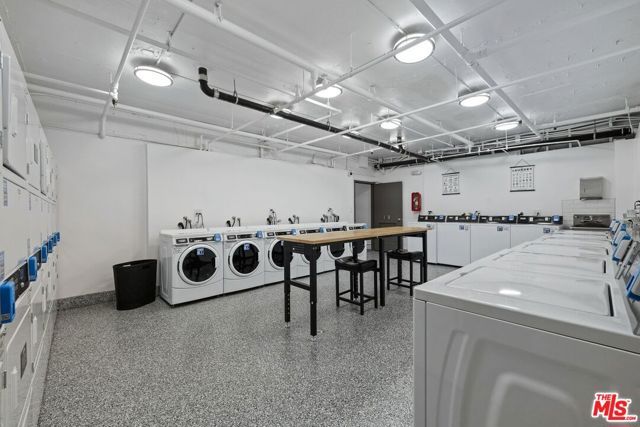 1440 VETERAN Avenue 404, Los Angeles, CA 90024