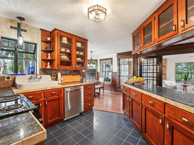 2507D Calder Drive, League City, TX 77573