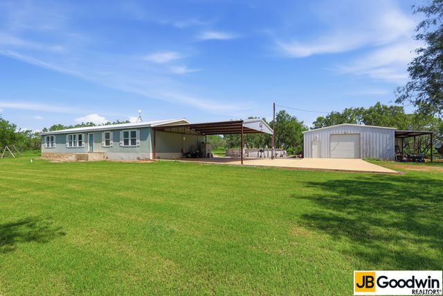 152 E County Road 304, Jourdanton, TX 78026