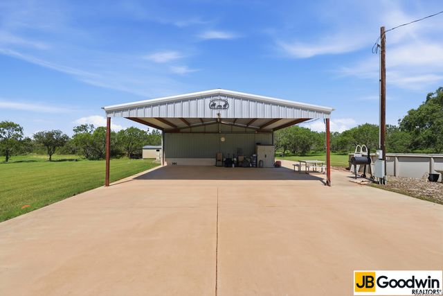 152 E County Road 304, Jourdanton, TX 78026