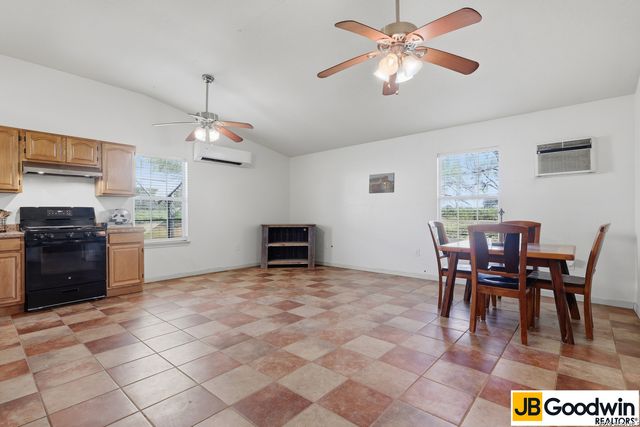 152 E County Road 304, Jourdanton, TX 78026