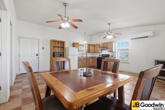 152 E County Road 304, Jourdanton, TX 78026