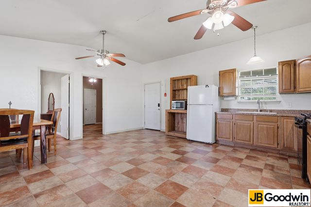 152 E County Road 304, Jourdanton, TX 78026