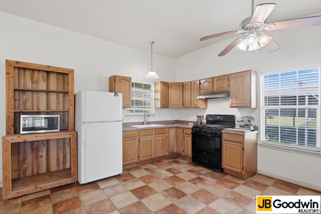 152 E County Road 304, Jourdanton, TX 78026