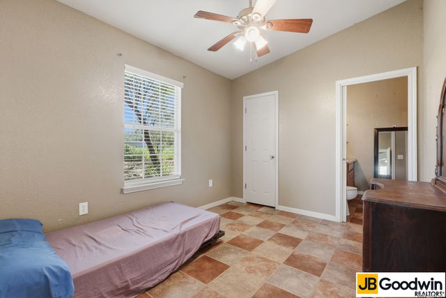 152 E County Road 304, Jourdanton, TX 78026