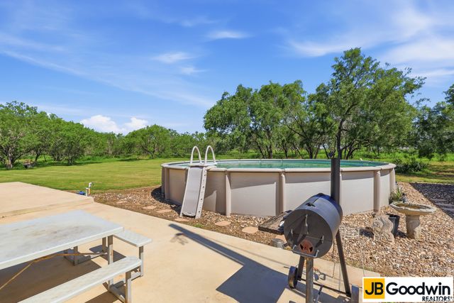 152 E County Road 304, Jourdanton, TX 78026