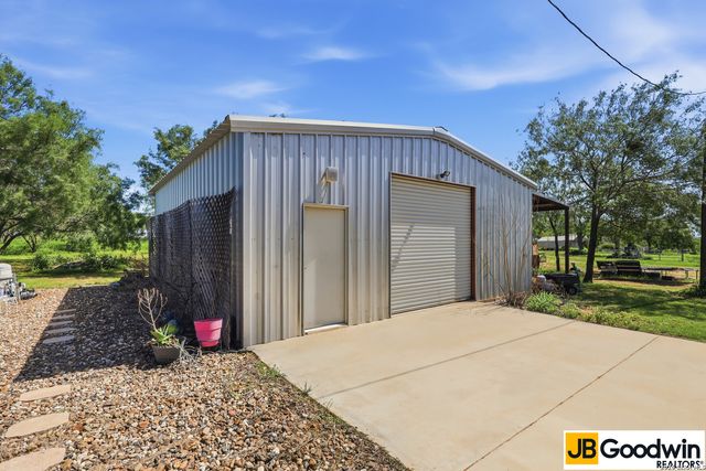 152 E County Road 304, Jourdanton, TX 78026