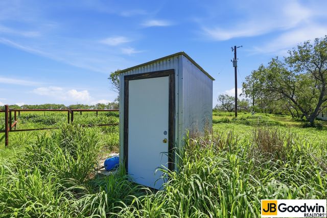 152 E County Road 304, Jourdanton, TX 78026