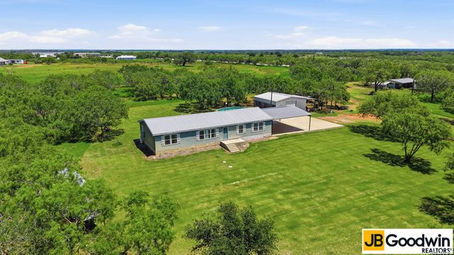 152 E County Road 304, Jourdanton, TX 78026