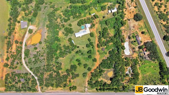 152 E County Road 304, Jourdanton, TX 78026