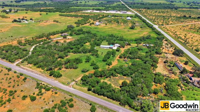 152 E County Road 304, Jourdanton, TX 78026