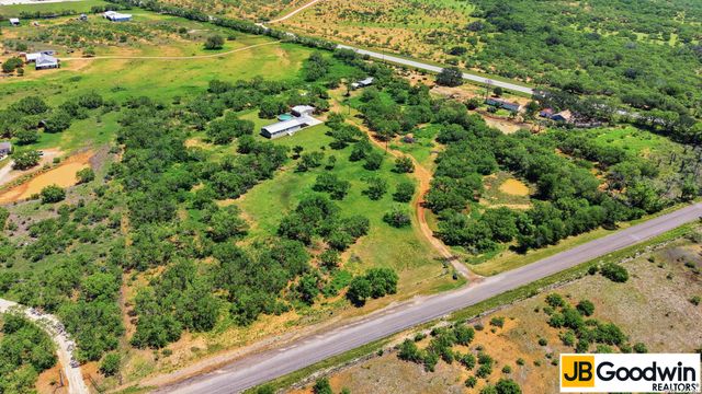 152 E County Road 304, Jourdanton, TX 78026