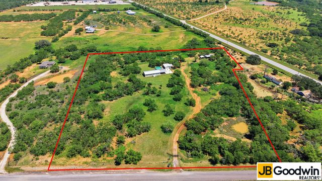 152 E County Road 304, Jourdanton, TX 78026