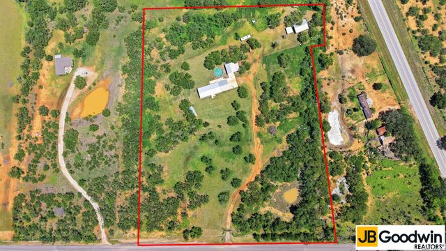 152 E County Road 304, Jourdanton, TX 78026