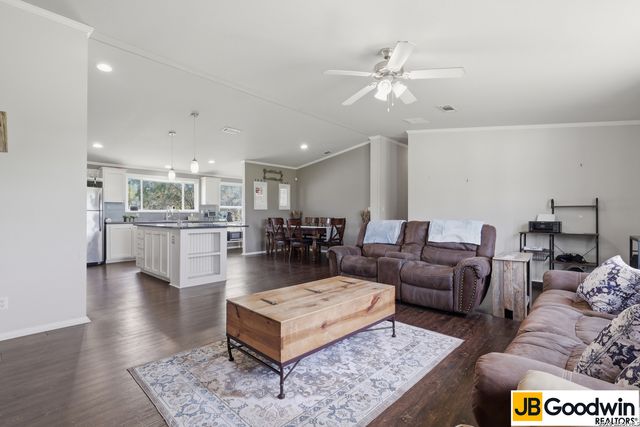 152 E County Road 304, Jourdanton, TX 78026