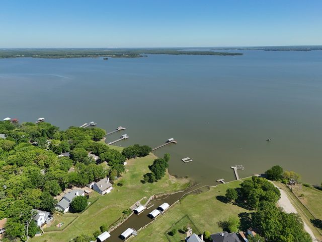 1032 Shoreline Drive, West Tawakoni, TX 75474