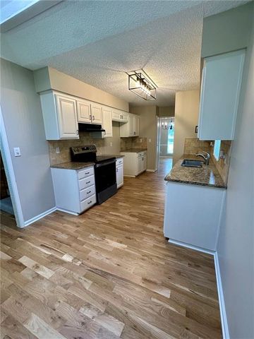 12802 W 101st Street, Lenexa, KS 66215