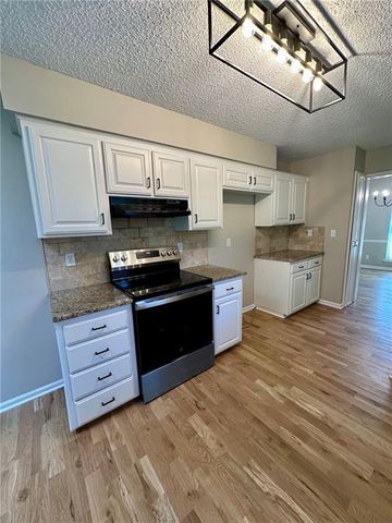 12802 W 101st Street, Lenexa, KS 66215