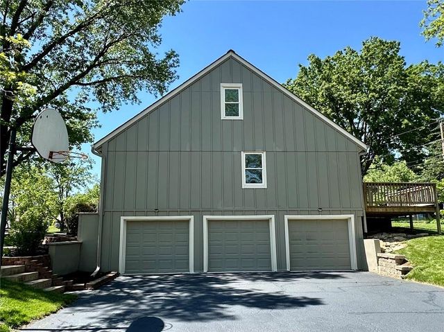 12802 W 101st Street, Lenexa, KS 66215