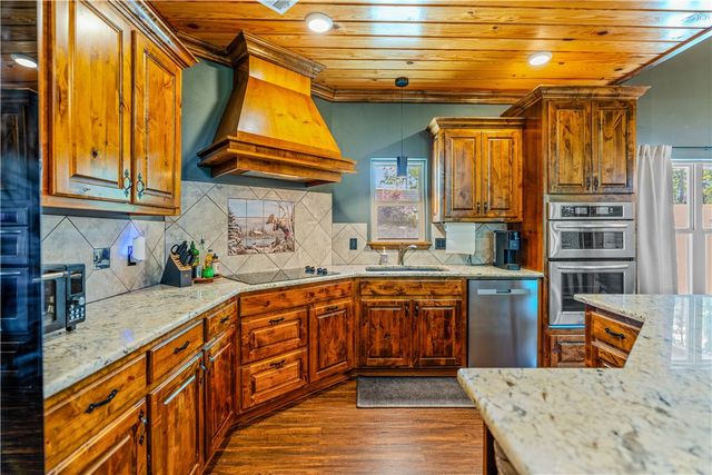 8662 Woods Road, Rogers, AR 72756