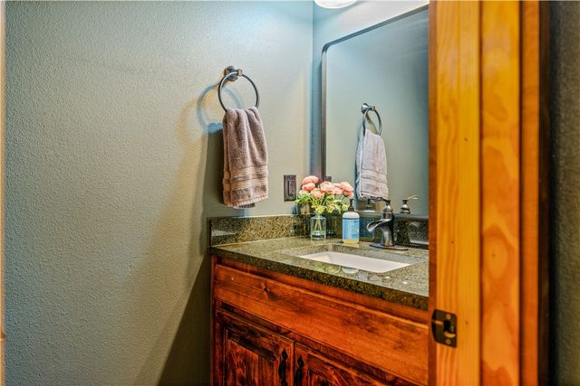 8662 Woods Road, Rogers, AR 72756