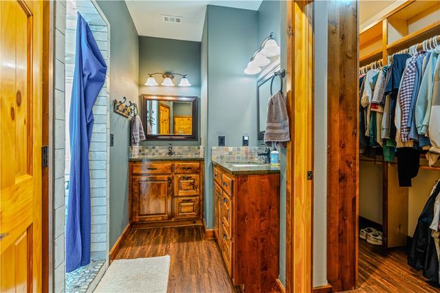 8662 Woods Road, Rogers, AR 72756