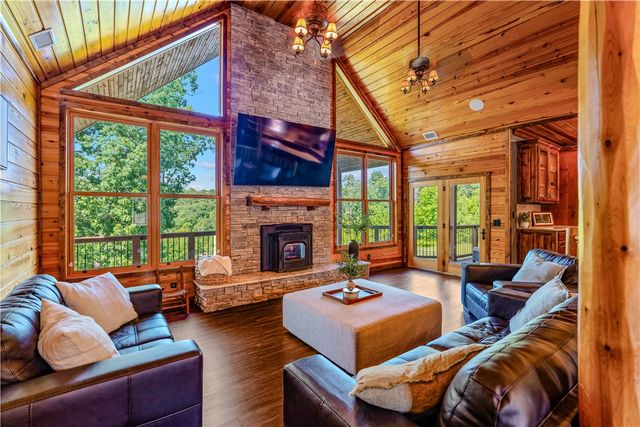 8662 Woods Road, Rogers, AR 72756