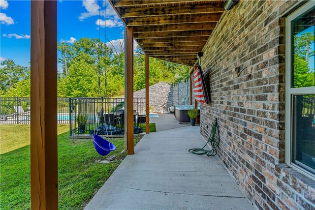 8662 Woods Road, Rogers, AR 72756
