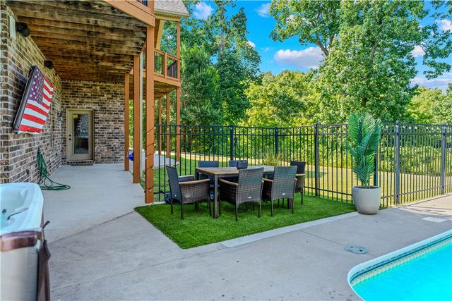8662 Woods Road, Rogers, AR 72756