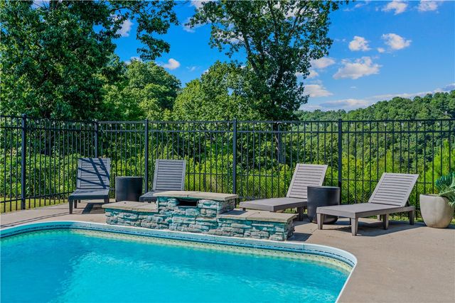 8662 Woods Road, Rogers, AR 72756