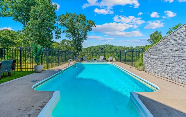 8662 Woods Road, Rogers, AR 72756