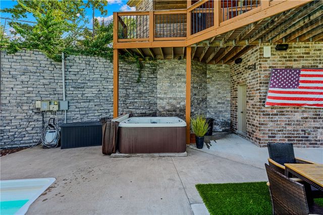 8662 Woods Road, Rogers, AR 72756