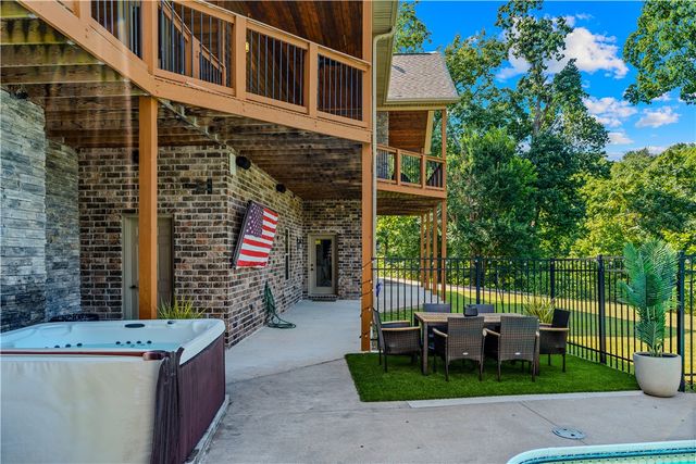8662 Woods Road, Rogers, AR 72756