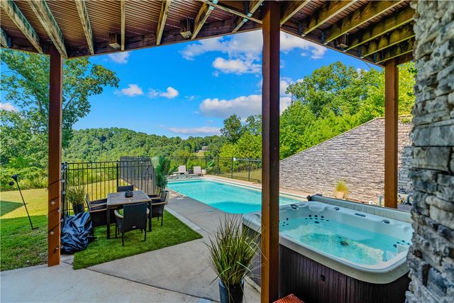 8662 Woods Road, Rogers, AR 72756