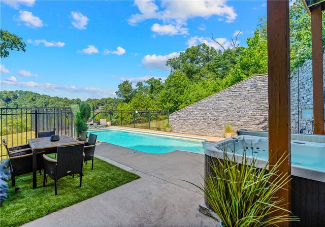 8662 Woods Road, Rogers, AR 72756
