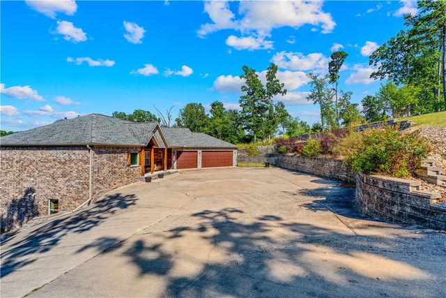 8662 Woods Road, Rogers, AR 72756