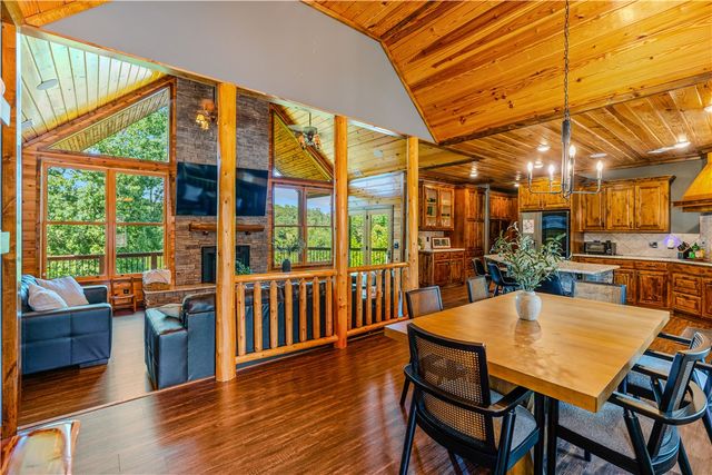 8662 Woods Road, Rogers, AR 72756