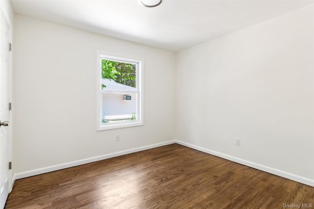 41 Grand Avenue, Shirley, NY 11967