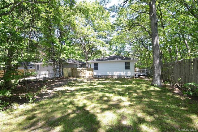 41 Grand Avenue, Shirley, NY 11967