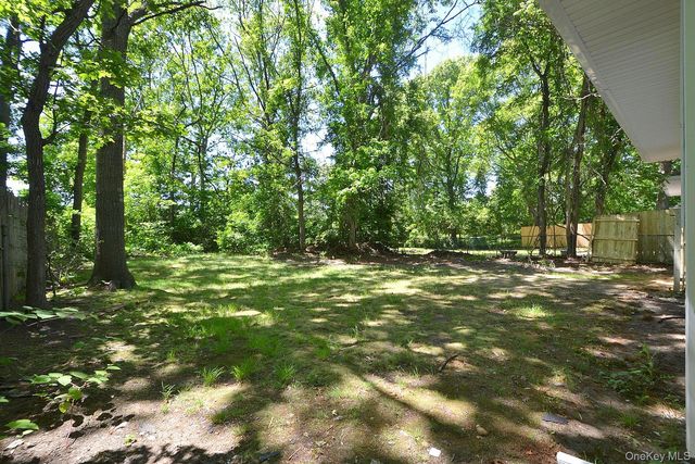 41 Grand Avenue, Shirley, NY 11967