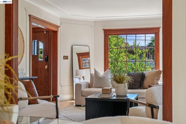 285 Adams St, Oakland, CA 94610