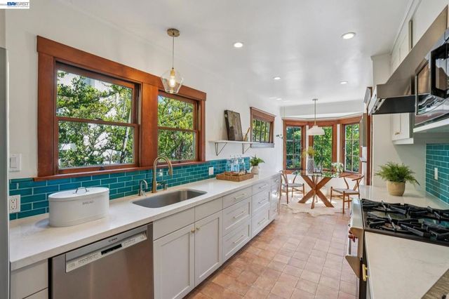 285 Adams St, Oakland, CA 94610