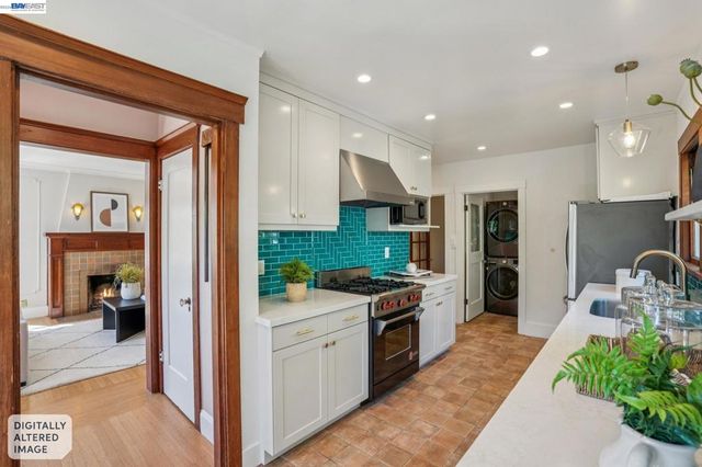 285 Adams St, Oakland, CA 94610