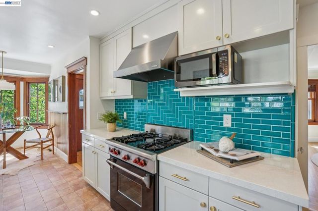 285 Adams St, Oakland, CA 94610