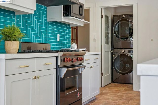 285 Adams St, Oakland, CA 94610