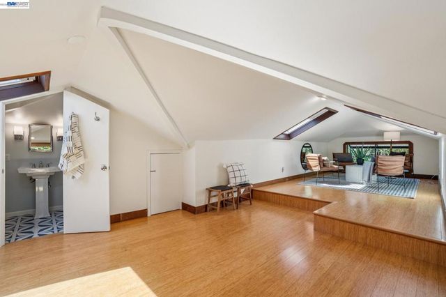 285 Adams St, Oakland, CA 94610