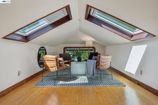 285 Adams St, Oakland, CA 94610