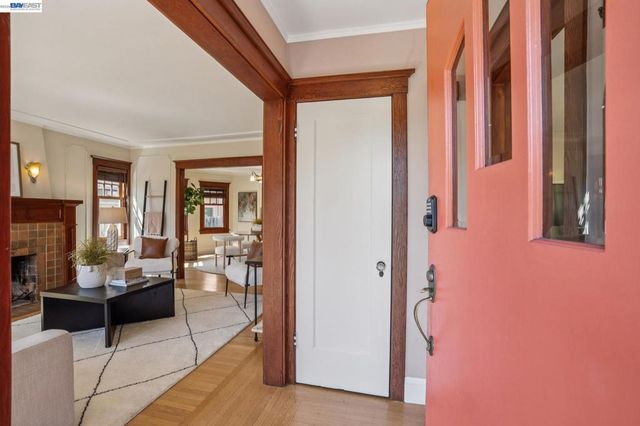 285 Adams St, Oakland, CA 94610