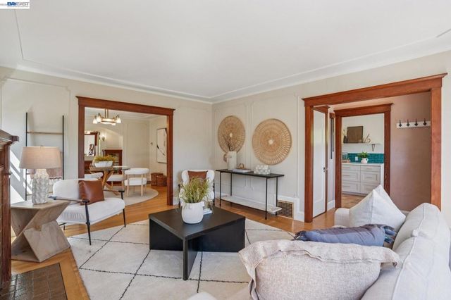 285 Adams St, Oakland, CA 94610